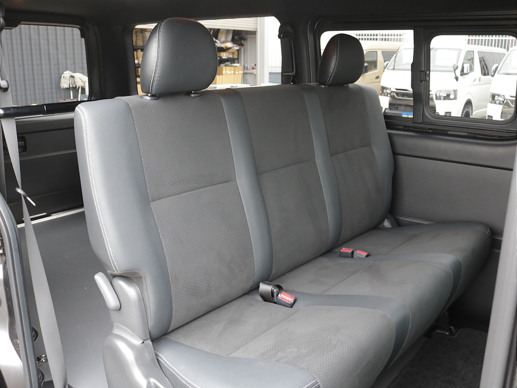 令和３年式ダークプライムⅡ２０００ガソリン２WD入庫！オリジナル１７インチアルミ1.5インチローダウン済み！新品オリジナルパーツ多数装備済み！！