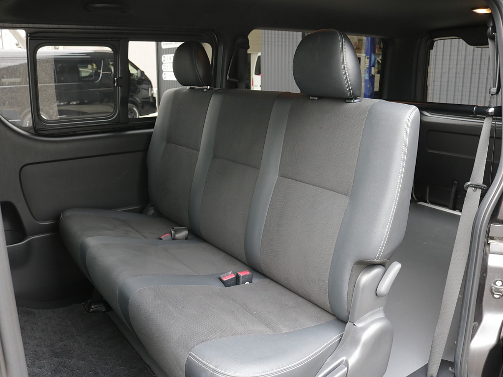 令和３年式ダークプライムⅡ２０００ガソリン２WD入庫！オリジナル１７インチアルミ1.5インチローダウン済み！新品オリジナルパーツ多数装備済み！！