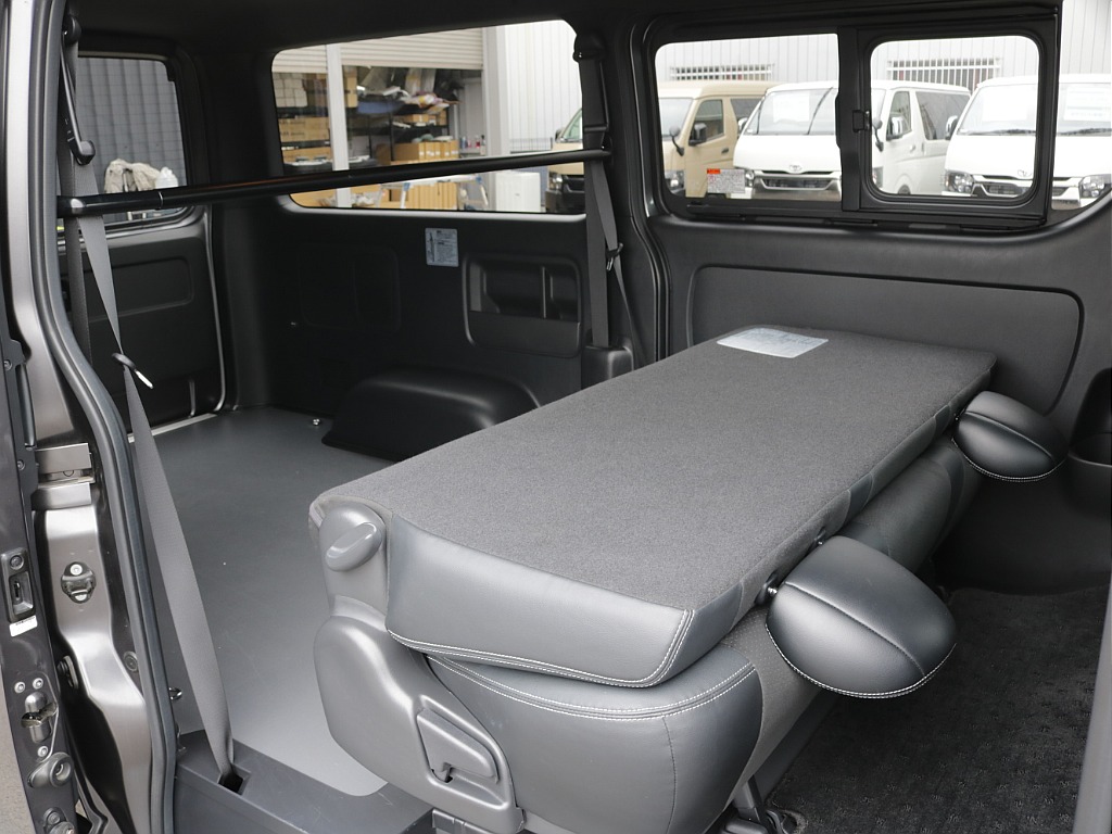 令和３年式ダークプライムⅡ２０００ガソリン２WD入庫！オリジナル１７インチアルミ1.5インチローダウン済み！新品オリジナルパーツ多数装備済み！！