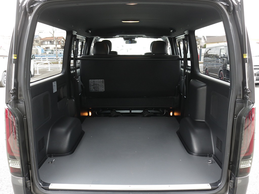 令和３年式ダークプライムⅡ２０００ガソリン２WD入庫！オリジナル１７インチアルミ1.5インチローダウン済み！新品オリジナルパーツ多数装備済み！！