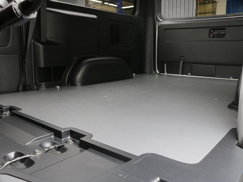 令和３年式ダークプライムⅡ２０００ガソリン２WD入庫！オリジナル１７インチアルミ1.5インチローダウン済み！新品オリジナルパーツ多数装備済み！！