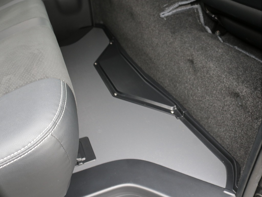 令和３年式ダークプライムⅡ２０００ガソリン２WD入庫！オリジナル１７インチアルミ1.5インチローダウン済み！新品オリジナルパーツ多数装備済み！！