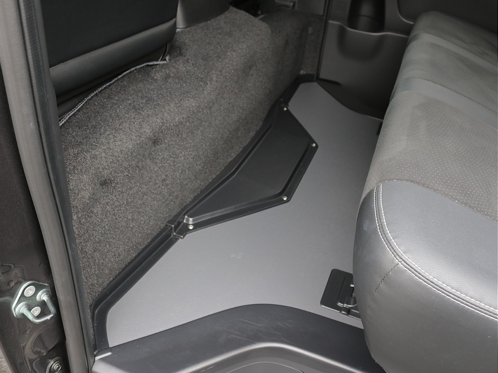 令和３年式ダークプライムⅡ２０００ガソリン２WD入庫！オリジナル１７インチアルミ1.5インチローダウン済み！新品オリジナルパーツ多数装備済み！！