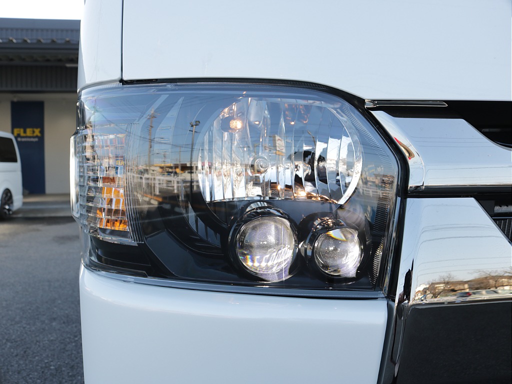 令和８年式ハイエースＶダークプライムⅡ２０００ガソリン２ＷＤカスタム車両入庫！オリジナルスポイラーオリジナルオーバーフェンダーオリジナルＬＥＤテールオリジナル１７インチアルミアルパインＢＩＧ－Ｘナビ！