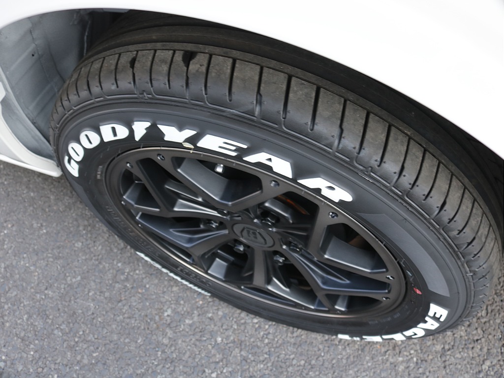 令和８年式ハイエースＶダークプライムⅡ２０００ガソリン２ＷＤカスタム車両入庫！オリジナルスポイラーオリジナルオーバーフェンダーオリジナルＬＥＤテールオリジナル１７インチアルミアルパインＢＩＧ－Ｘナビ！