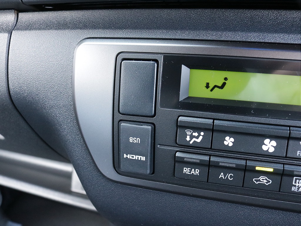 令和８年式ハイエースＶダークプライムⅡ２０００ガソリン２ＷＤカスタム車両入庫！オリジナルスポイラーオリジナルオーバーフェンダーオリジナルＬＥＤテールオリジナル１７インチアルミアルパインＢＩＧ－Ｘナビ！