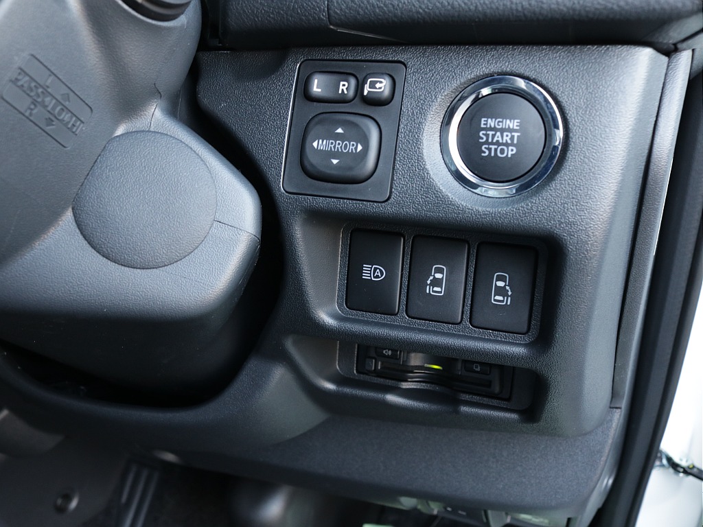 令和８年式ハイエースＶダークプライムⅡ２０００ガソリン２ＷＤカスタム車両入庫！オリジナルスポイラーオリジナルオーバーフェンダーオリジナルＬＥＤテールオリジナル１７インチアルミアルパインＢＩＧ－Ｘナビ！