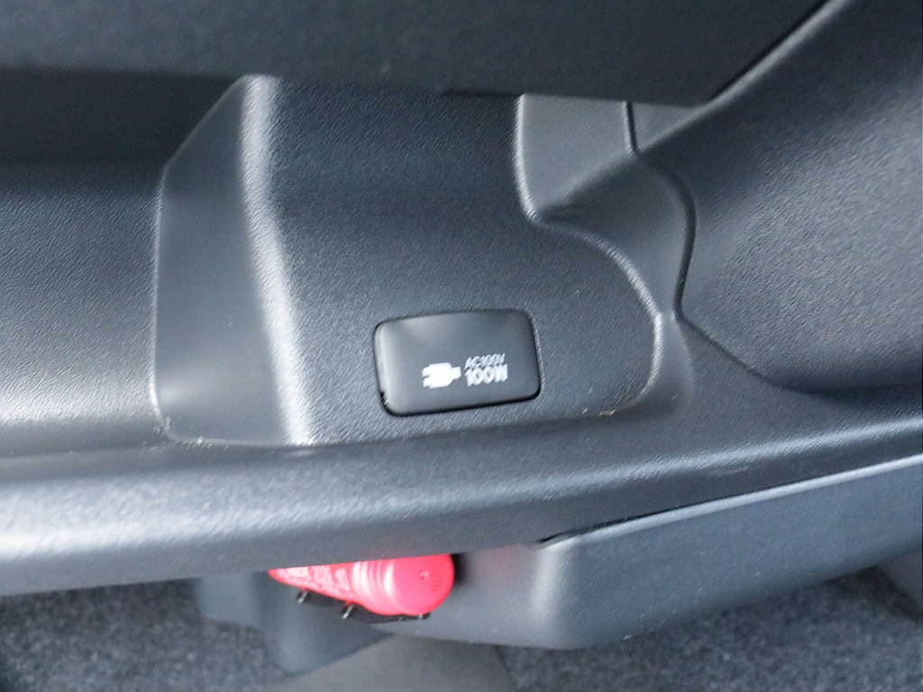 令和８年式ハイエースＶダークプライムⅡ２０００ガソリン２ＷＤカスタム車両入庫！オリジナルスポイラーオリジナルオーバーフェンダーオリジナルＬＥＤテールオリジナル１７インチアルミアルパインＢＩＧ－Ｘナビ！