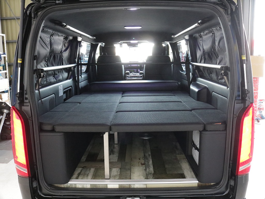 令和３年式ダークプライムⅡ２８００ディーゼル４WDユーアイビークルカスタム車両入庫！！ユーアイ２段ベットＫＩＴセカンドシート移動レール床張り施工済みサブバッテリーシステムインバーター外部電源装着済み！