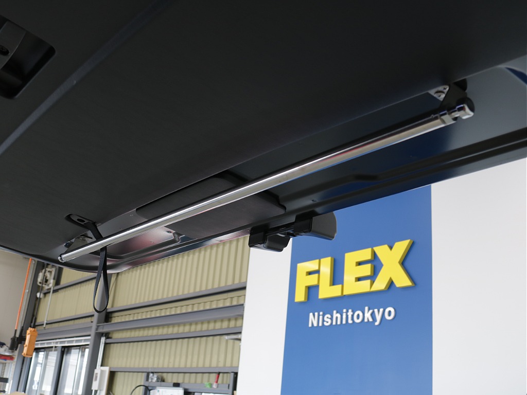 令和３年式ダークプライムⅡ２８００ディーゼル４WDユーアイビークルカスタム車両入庫！！ユーアイ２段ベットＫＩＴセカンドシート移動レール床張り施工済みサブバッテリーシステムインバーター外部電源装着済み！