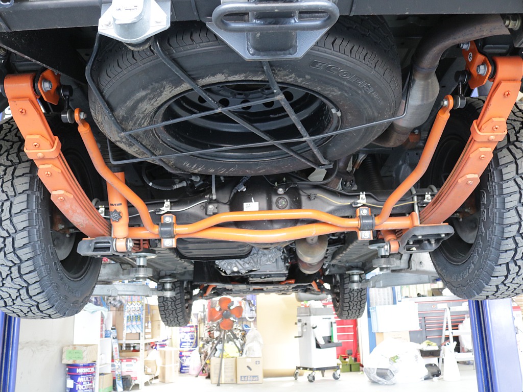 令和３年式ダークプライムⅡ２８００ディーゼル４WDユーアイビークルカスタム車両入庫！！ユーアイ２段ベットＫＩＴセカンドシート移動レール床張り施工済みサブバッテリーシステムインバーター外部電源装着済み！