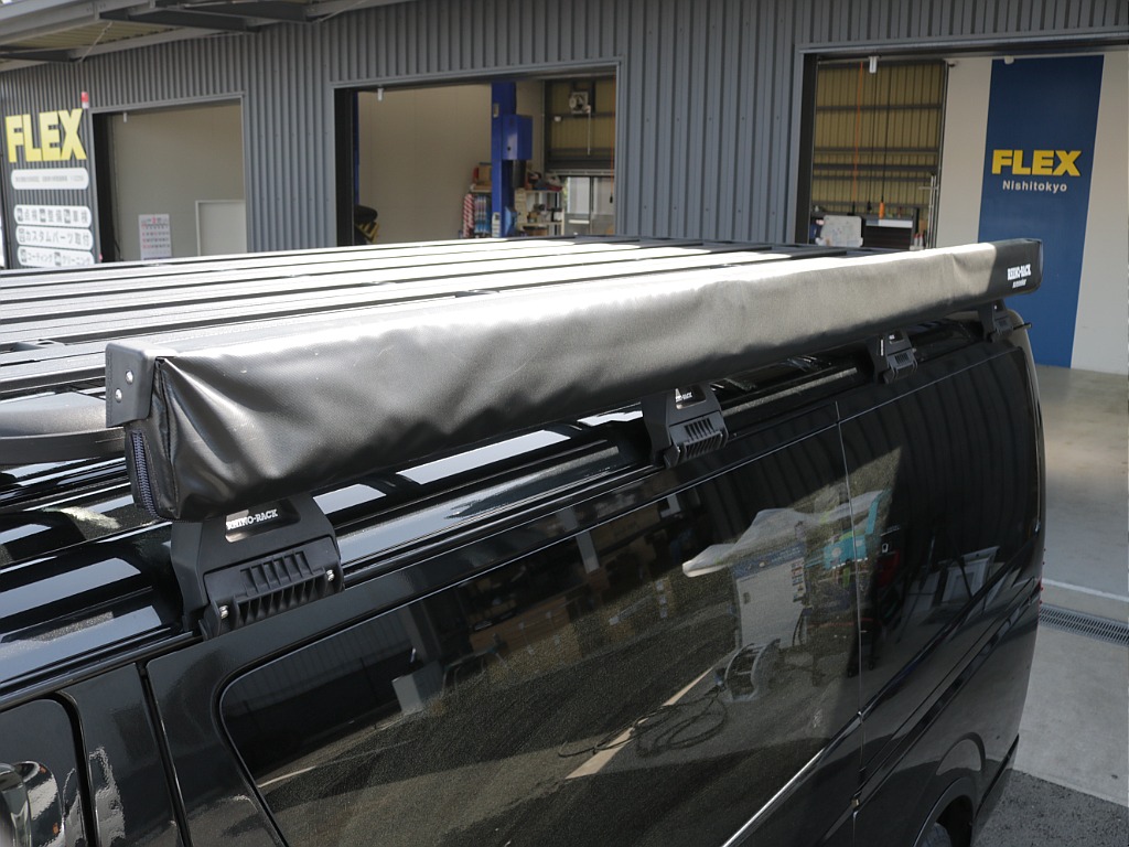 令和３年式ダークプライムⅡ２８００ディーゼル４WDユーアイビークルカスタム車両入庫！！ユーアイ２段ベットＫＩＴセカンドシート移動レール床張り施工済みサブバッテリーシステムインバーター外部電源装着済み！