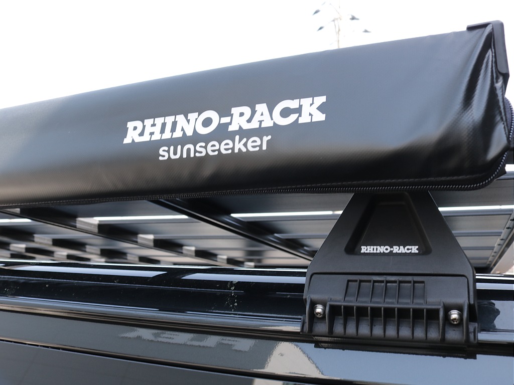 令和３年式ダークプライムⅡ２８００ディーゼル４WDユーアイビークルカスタム車両入庫！！ユーアイ２段ベットＫＩＴセカンドシート移動レール床張り施工済みサブバッテリーシステムインバーター外部電源装着済み！