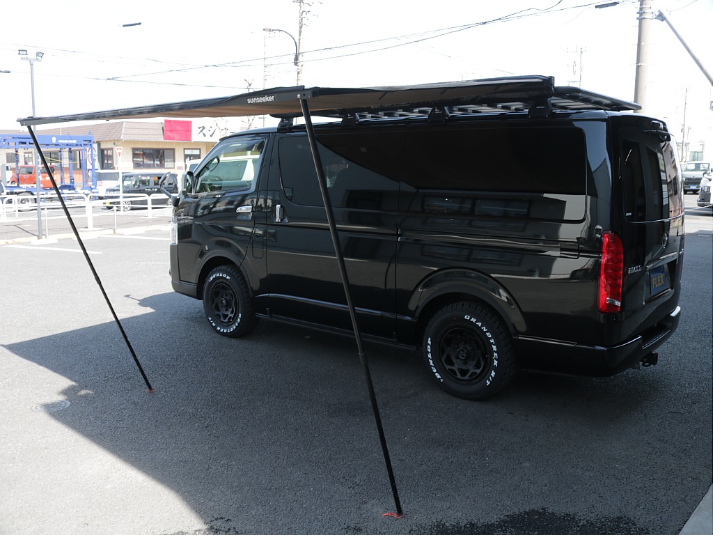 令和３年式ダークプライムⅡ２８００ディーゼル４WDユーアイビークルカスタム車両入庫！！ユーアイ２段ベットＫＩＴセカンドシート移動レール床張り施工済みサブバッテリーシステムインバーター外部電源装着済み！