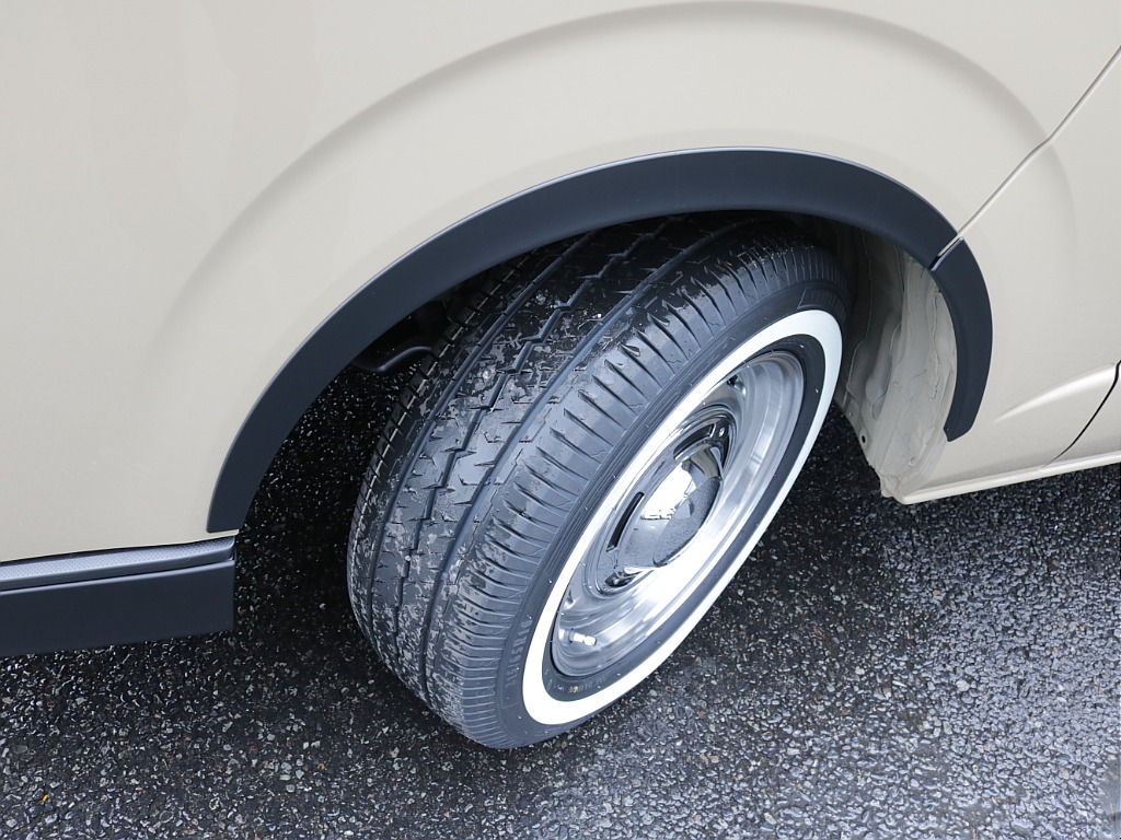 令和８年式ハイエースVアースカラーパッケージＲＥクラシック丸目ライトフェイスチェンジ済み！新品クロスカントリー１６インチアルミ新品オリジナルＬＥＤテール新品シートカバー新品ベット新品ＢＩＧ－Ｘナビ装備