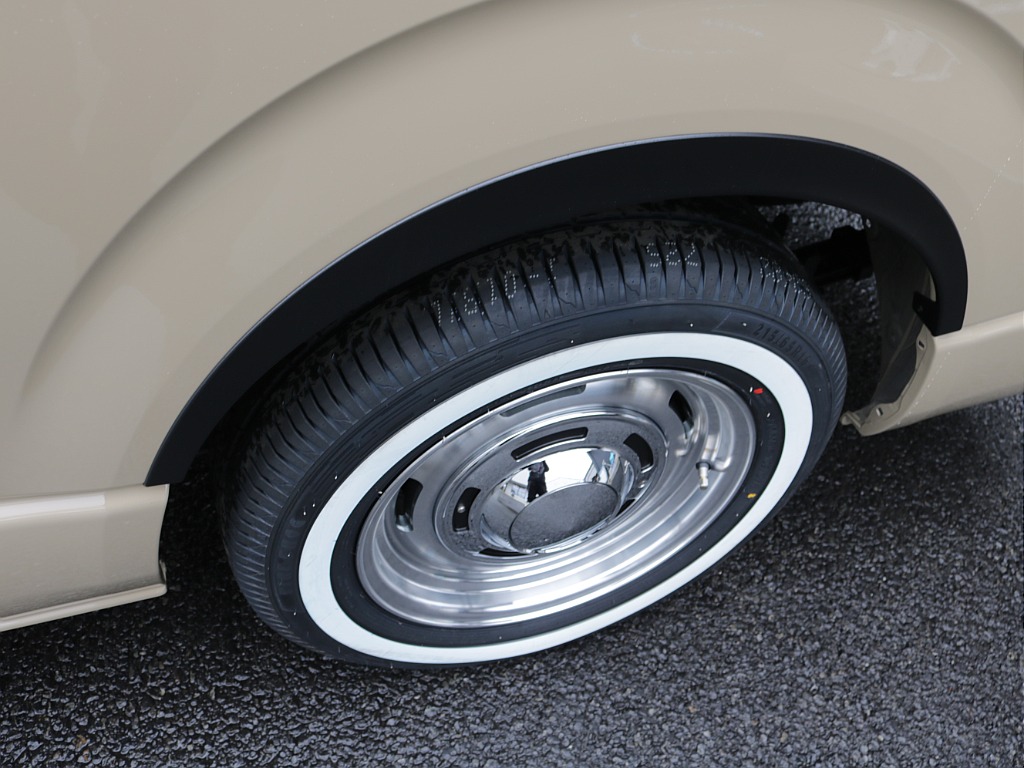 令和８年式ハイエースVアースカラーパッケージＲＥクラシック丸目ライトフェイスチェンジ済み！新品クロスカントリー１６インチアルミ新品オリジナルＬＥＤテール新品シートカバー新品ベット新品ＢＩＧ－Ｘナビ装備