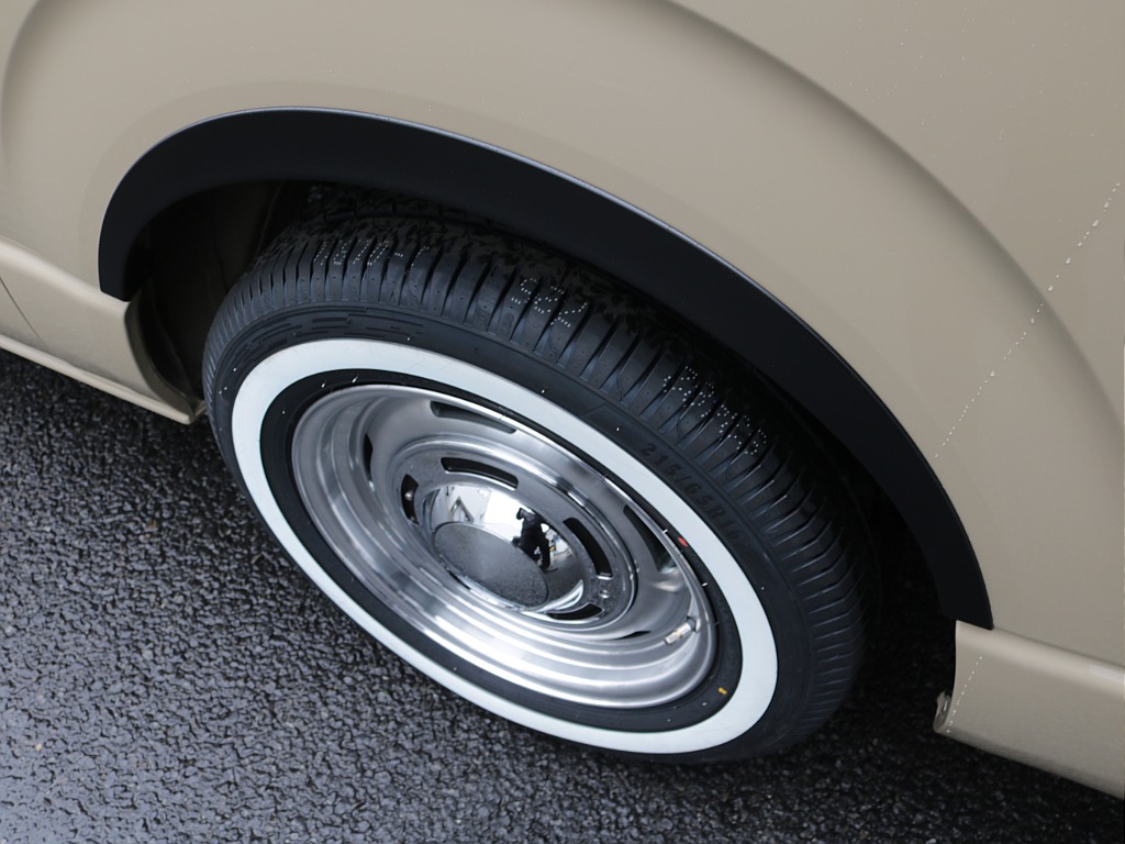 令和８年式ハイエースVアースカラーパッケージＲＥクラシック丸目ライトフェイスチェンジ済み！新品クロスカントリー１６インチアルミ新品オリジナルＬＥＤテール新品シートカバー新品ベット新品ＢＩＧ－Ｘナビ装備