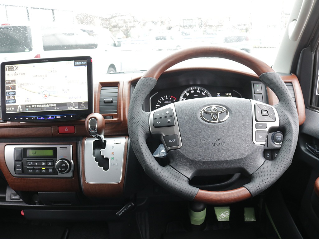 令和８年式ハイエースVアースカラーパッケージＲＥクラシック丸目ライトフェイスチェンジ済み！新品クロスカントリー１６インチアルミ新品オリジナルＬＥＤテール新品シートカバー新品ベット新品ＢＩＧ－Ｘナビ装備