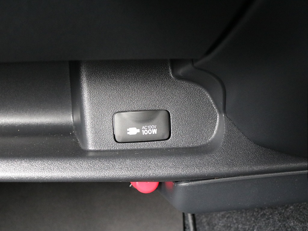 令和８年式ハイエースVアースカラーパッケージＲＥクラシック丸目ライトフェイスチェンジ済み！新品クロスカントリー１６インチアルミ新品オリジナルＬＥＤテール新品シートカバー新品ベット新品ＢＩＧ－Ｘナビ装備