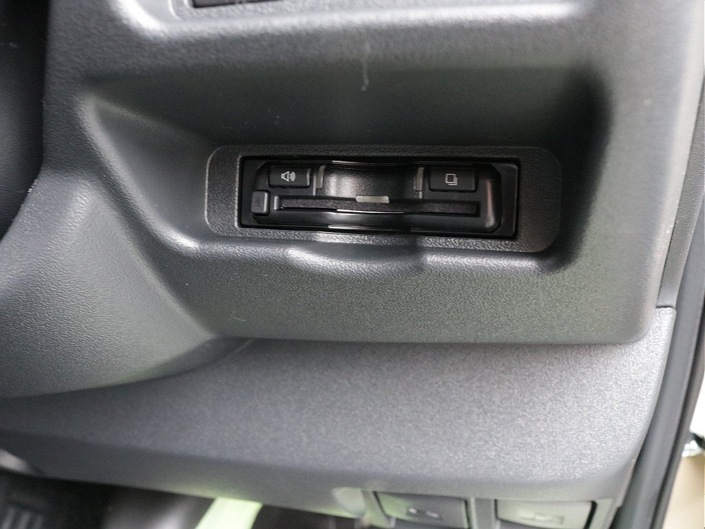 令和８年式ハイエースVアースカラーパッケージＲＥクラシック丸目ライトフェイスチェンジ済み！新品クロスカントリー１６インチアルミ新品オリジナルＬＥＤテール新品シートカバー新品ベット新品ＢＩＧ－Ｘナビ装備