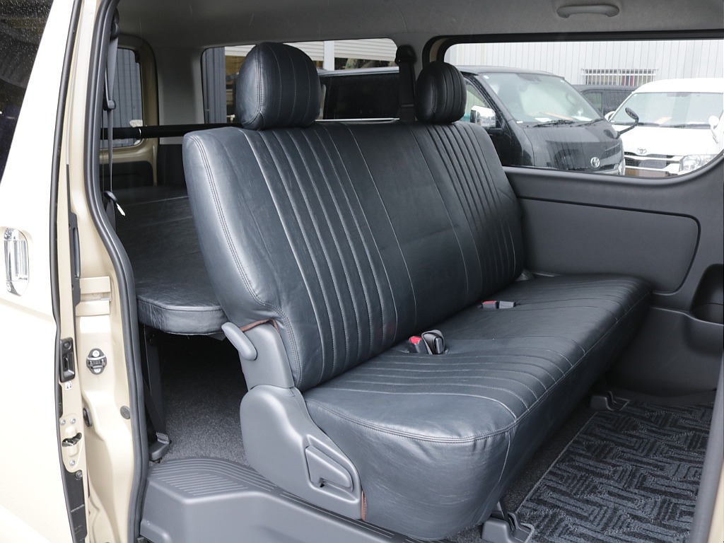 令和８年式ハイエースVアースカラーパッケージＲＥクラシック丸目ライトフェイスチェンジ済み！新品クロスカントリー１６インチアルミ新品オリジナルＬＥＤテール新品シートカバー新品ベット新品ＢＩＧ－Ｘナビ装備