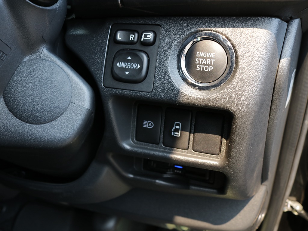 令和４年式ワゴンＧＬ４ＷＤファミリーに好評のＶｅｒ１シートアレンジ施工済み！オリジナルフロントスポイラーオリジナル１８インチアルミアルパインＢＩＧ－Ｘ１１インチナビフリップダウンモニター装着済み！！