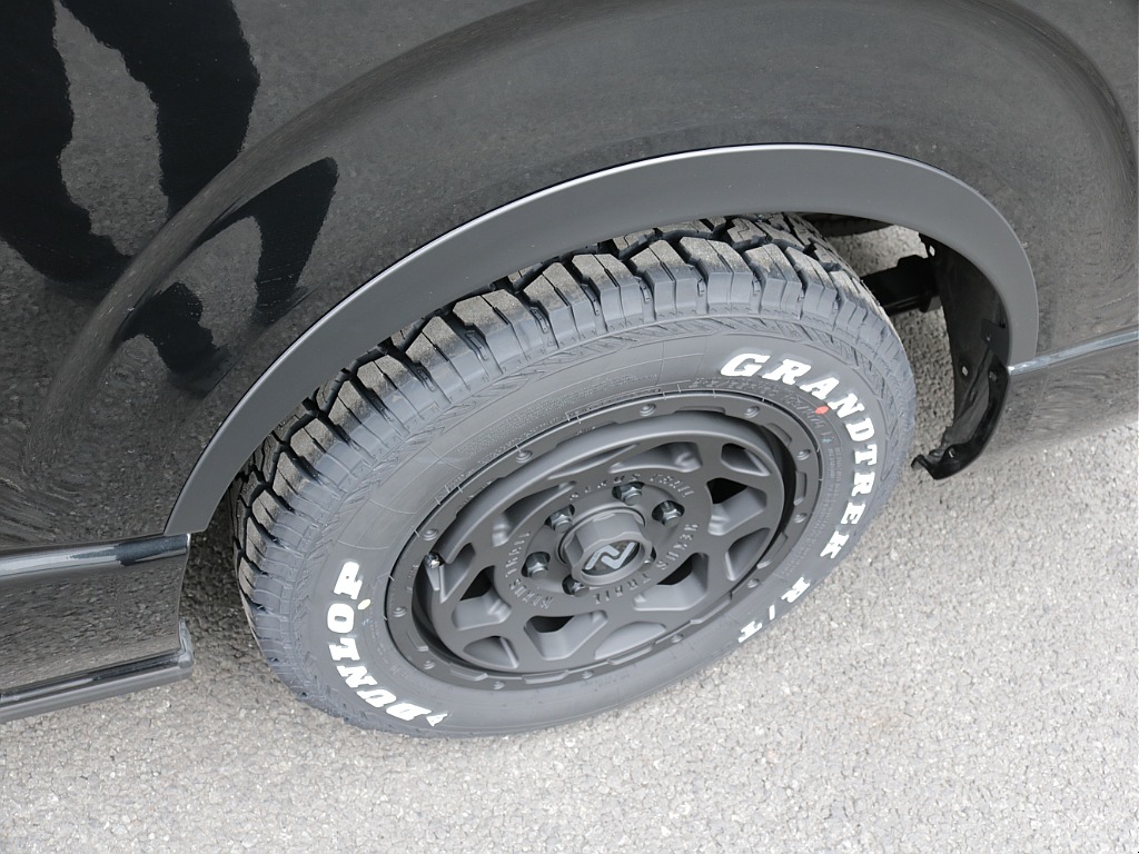 令和７年式ダークプライムＳ２８００ディーゼル４ＷＤカスタム車両入庫！！インナーブラックライト加工新品オリジナル１６インチアルミ新品オリジナルＬＥＤテールライト新品ベットＫＩＴ新品ＢＩＧ－Ｘ１１インチ