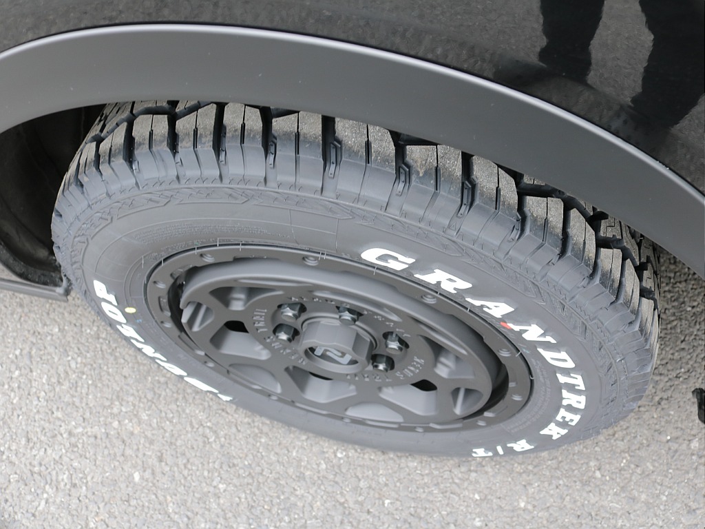 令和７年式ダークプライムＳ２８００ディーゼル４ＷＤカスタム車両入庫！！インナーブラックライト加工新品オリジナル１６インチアルミ新品オリジナルＬＥＤテールライト新品ベットＫＩＴ新品ＢＩＧ－Ｘ１１インチ