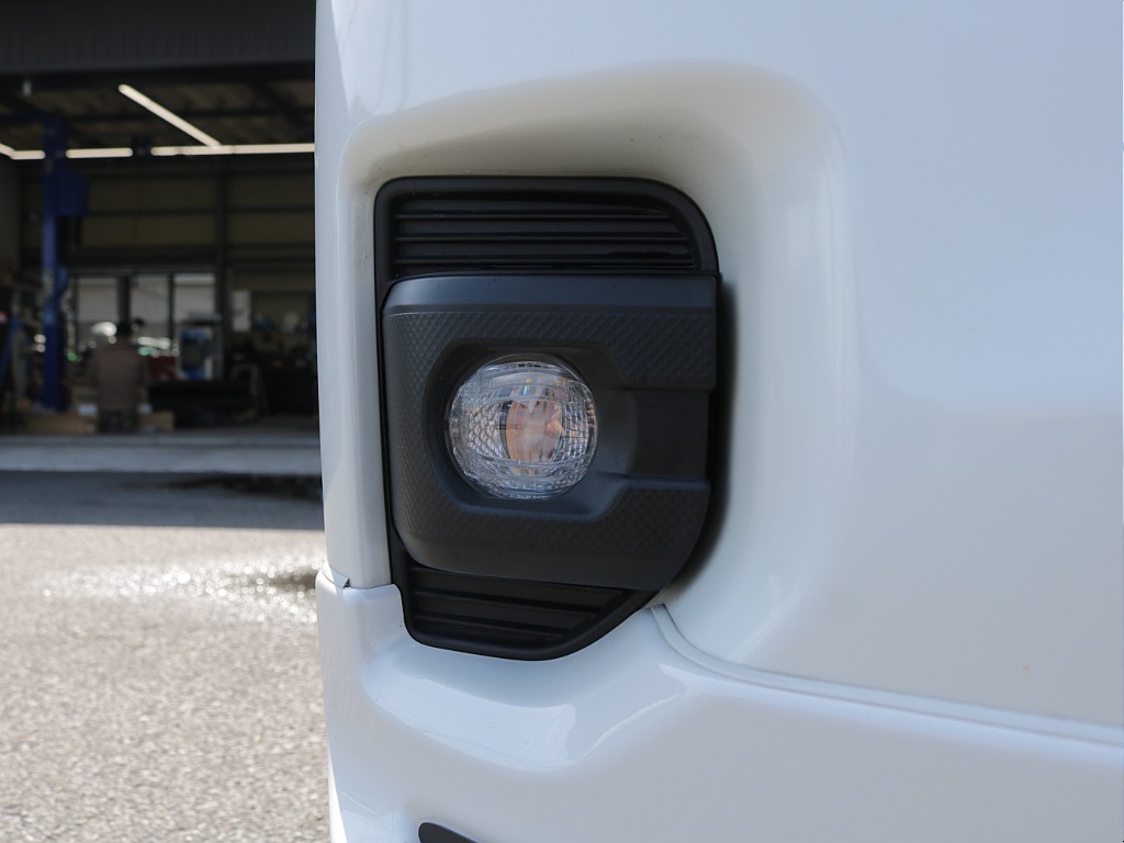 令和７年式ワイドＶダークプライムⅡ２８００ディーゼルターボ！新作１８インチアルミ２インチローダウン済み！新品ベットＫＩＴ装着済み！