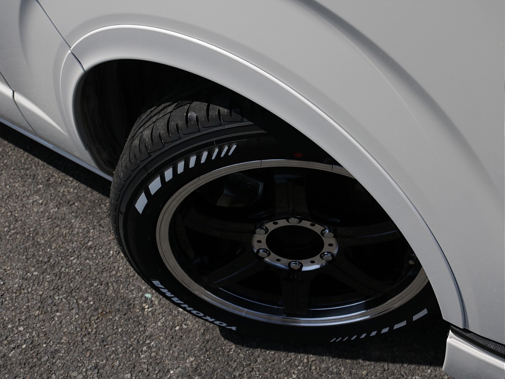 令和７年式ワイドＶダークプライムⅡ２８００ディーゼルターボ！新作１８インチアルミ２インチローダウン済み！新品ベットＫＩＴ装着済み！