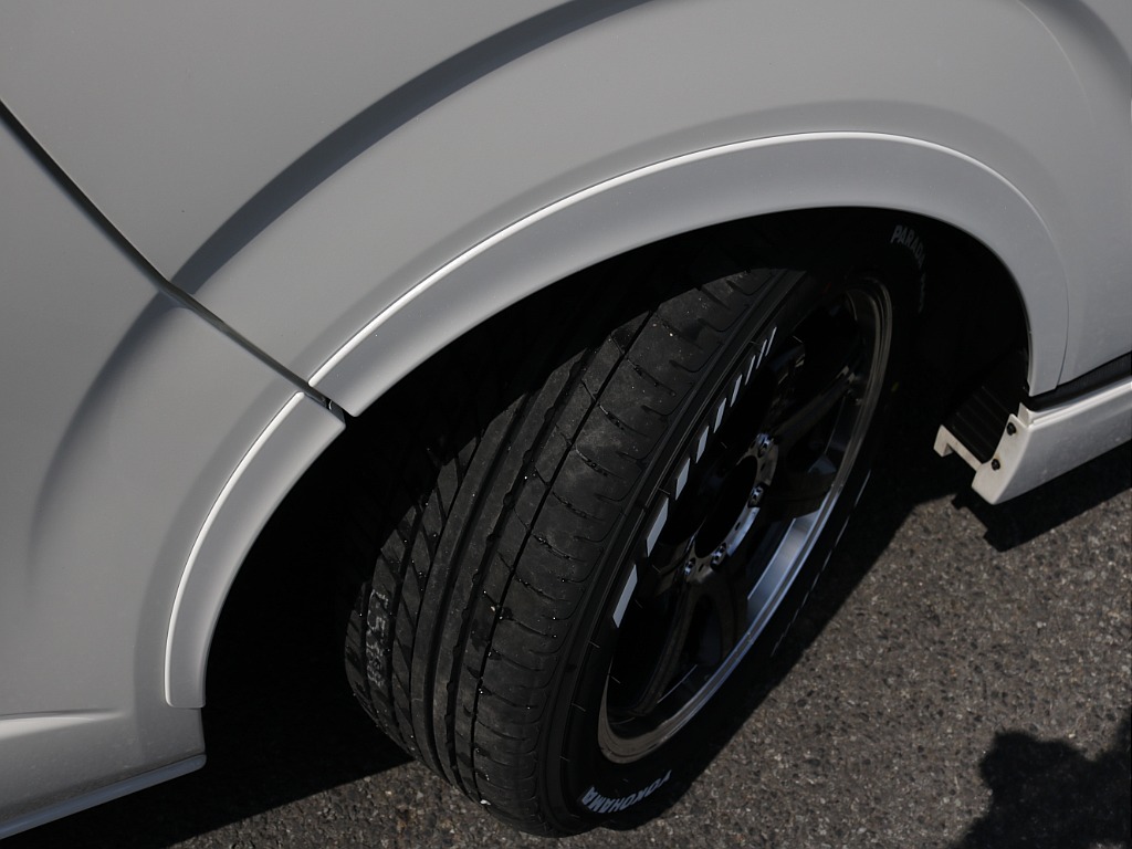 令和７年式ワイドＶダークプライムⅡ２８００ディーゼルターボ！新作１８インチアルミ２インチローダウン済み！新品ベットＫＩＴ装着済み！