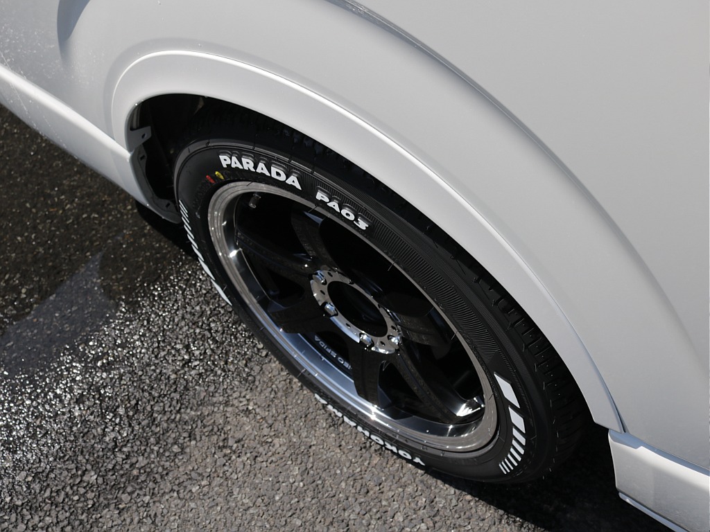 令和７年式ワイドＶダークプライムⅡ２８００ディーゼルターボ！新作１８インチアルミ２インチローダウン済み！新品ベットＫＩＴ装着済み！