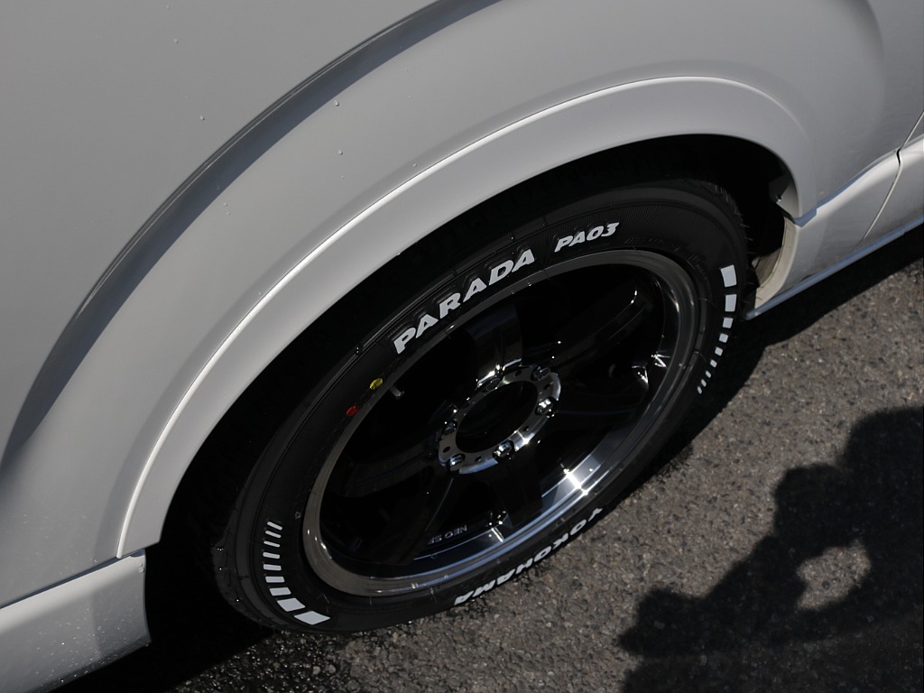 令和７年式ワイドＶダークプライムⅡ２８００ディーゼルターボ！新作１８インチアルミ２インチローダウン済み！新品ベットＫＩＴ装着済み！