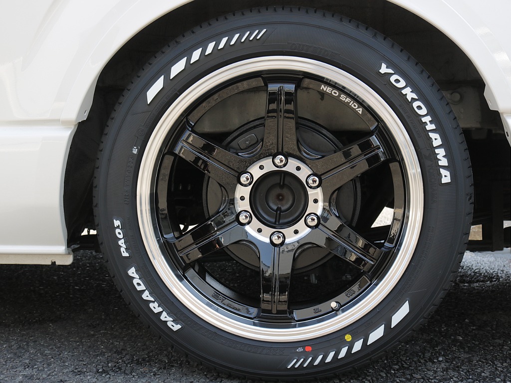 令和７年式ワイドＶダークプライムⅡ２８００ディーゼルターボ！新作１８インチアルミ２インチローダウン済み！新品ベットＫＩＴ装着済み！