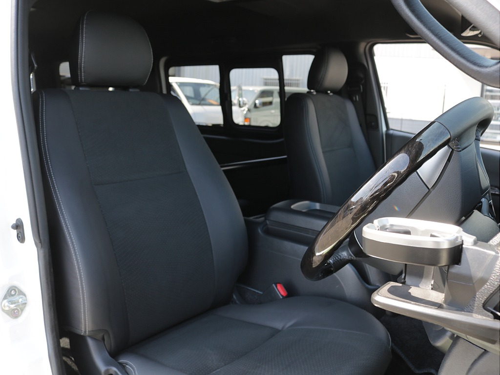 令和７年式ワイドＶダークプライムⅡ２８００ディーゼルターボ！新作１８インチアルミ２インチローダウン済み！新品ベットＫＩＴ装着済み！