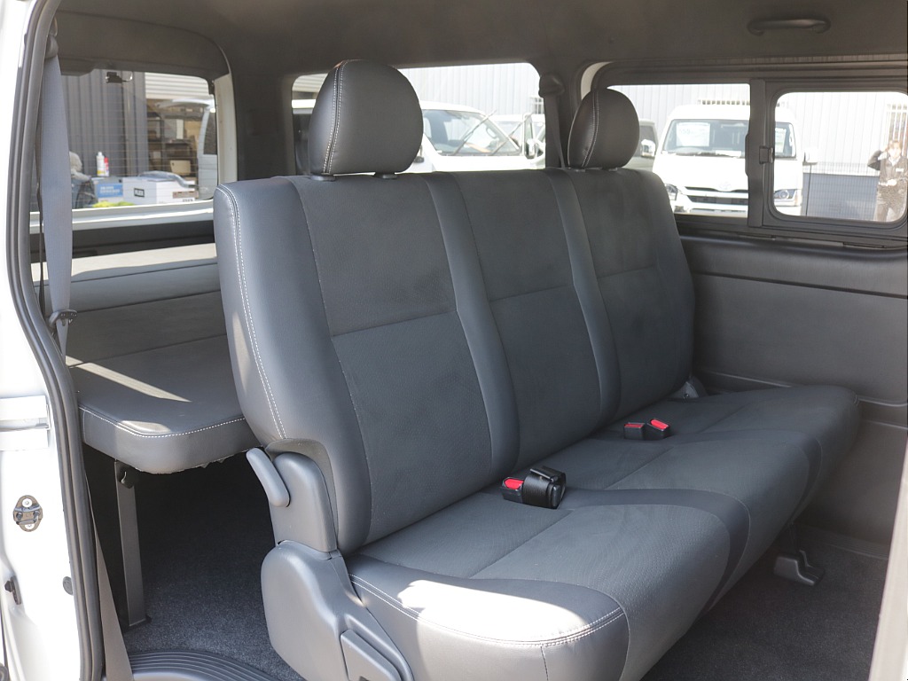 令和７年式ワイドＶダークプライムⅡ２８００ディーゼルターボ！新作１８インチアルミ２インチローダウン済み！新品ベットＫＩＴ装着済み！