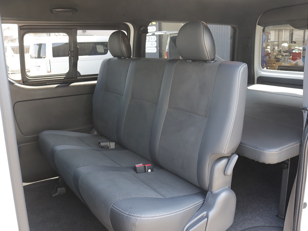 令和７年式ワイドＶダークプライムⅡ２８００ディーゼルターボ！新作１８インチアルミ２インチローダウン済み！新品ベットＫＩＴ装着済み！