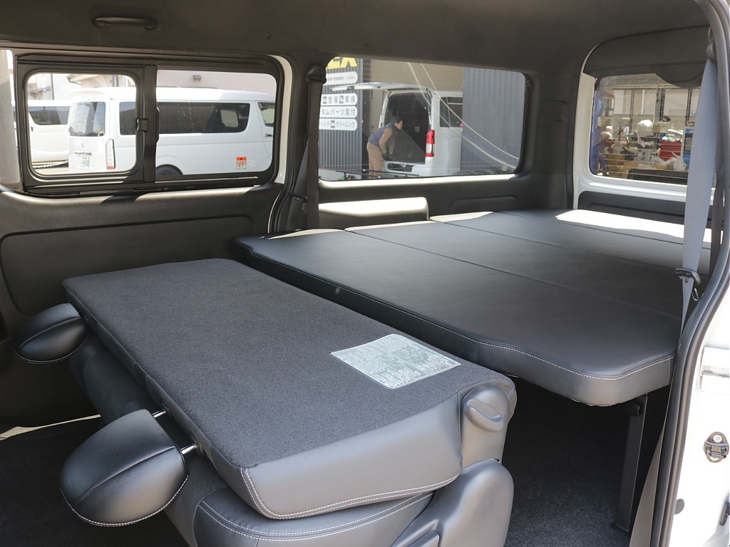 令和７年式ワイドＶダークプライムⅡ２８００ディーゼルターボ！新作１８インチアルミ２インチローダウン済み！新品ベットＫＩＴ装着済み！