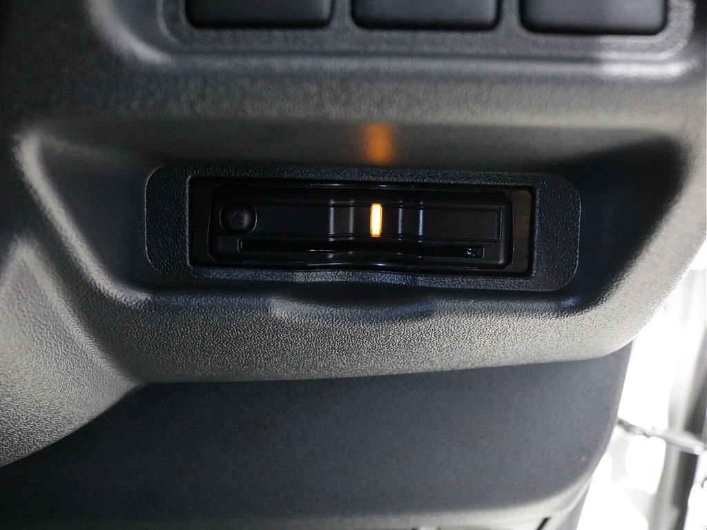 令和７年式ワイドＶダークプライムⅡ２８００ディーゼルターボ！新作１８インチアルミ２インチローダウン済み！新品ベットＫＩＴ装着済み！