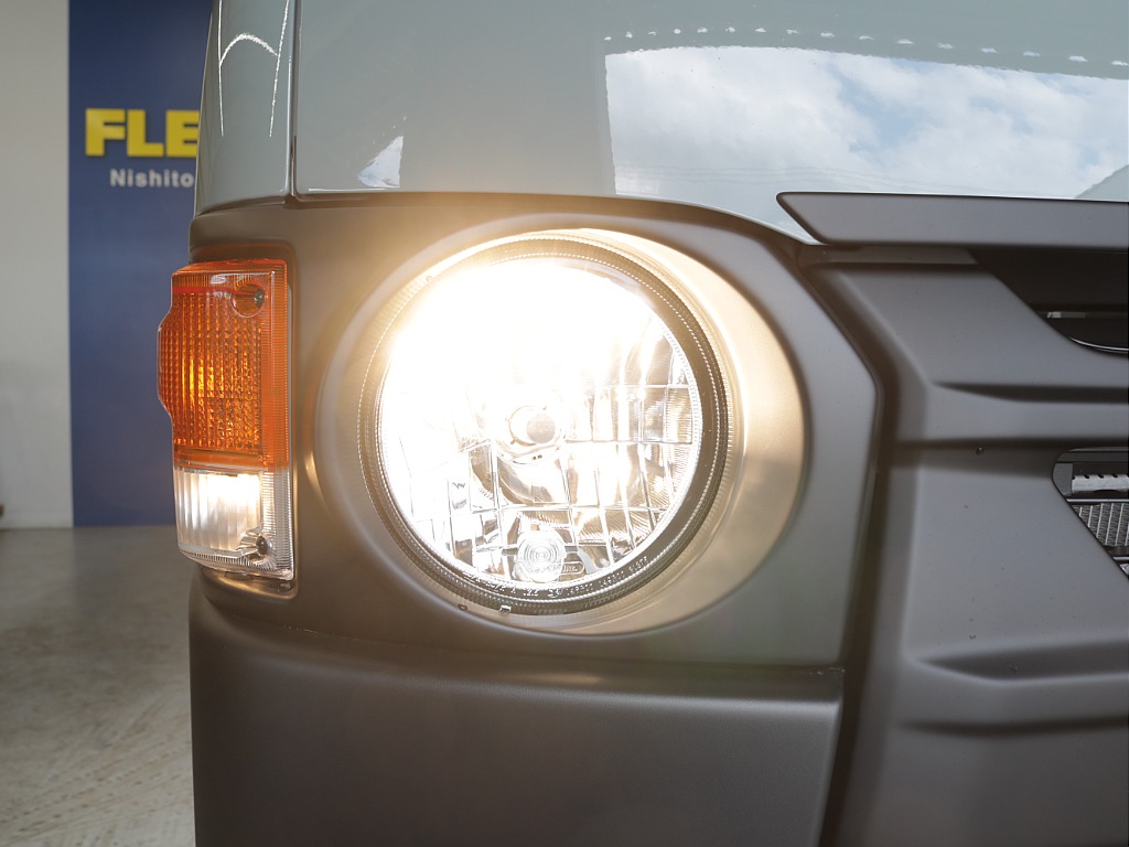 令和８年式ハイエースＶアースカラーパッケージＲＥクラシック丸目ライトフェイスチェンジ済み！新品オリジナルフロントバンパー新品オリジナルオーバーフェンダー新品ＬＥＤテールライト新品ＢＩＧ－Ｘ１１インチ！