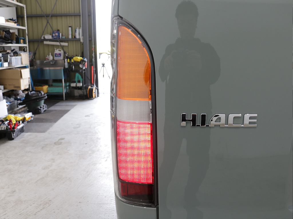 令和８年式ハイエースＶアースカラーパッケージＲＥクラシック丸目ライトフェイスチェンジ済み！新品オリジナルフロントバンパー新品オリジナルオーバーフェンダー新品ＬＥＤテールライト新品ＢＩＧ－Ｘ１１インチ！