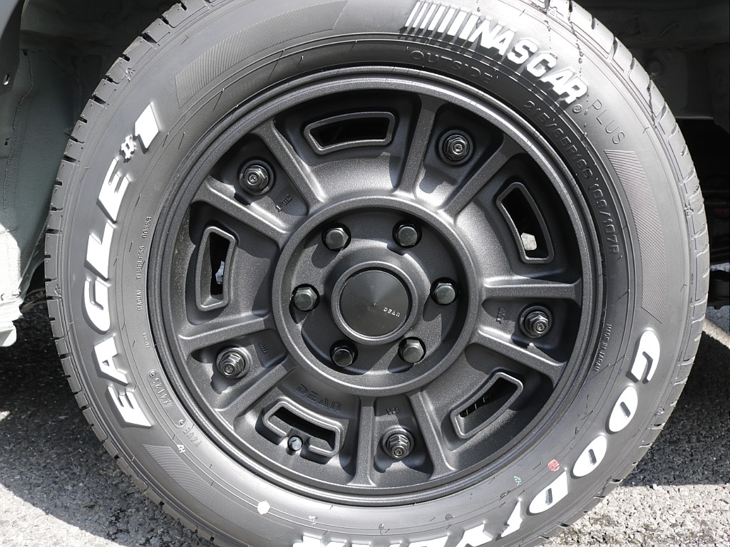 令和８年式ハイエースＶアースカラーパッケージＲＥクラシック丸目ライトフェイスチェンジ済み！新品オリジナルフロントバンパー新品オリジナルオーバーフェンダー新品ＬＥＤテールライト新品ＢＩＧ－Ｘ１１インチ！