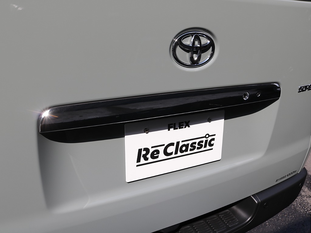 令和８年式ハイエースＶアースカラーパッケージＲＥクラシック丸目ライトフェイスチェンジ済み！新品オリジナルフロントバンパー新品オリジナルオーバーフェンダー新品ＬＥＤテールライト新品ＢＩＧ－Ｘ１１インチ！