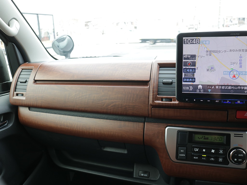 令和８年式ハイエースＶアースカラーパッケージＲＥクラシック丸目ライトフェイスチェンジ済み！新品オリジナルフロントバンパー新品オリジナルオーバーフェンダー新品ＬＥＤテールライト新品ＢＩＧ－Ｘ１１インチ！