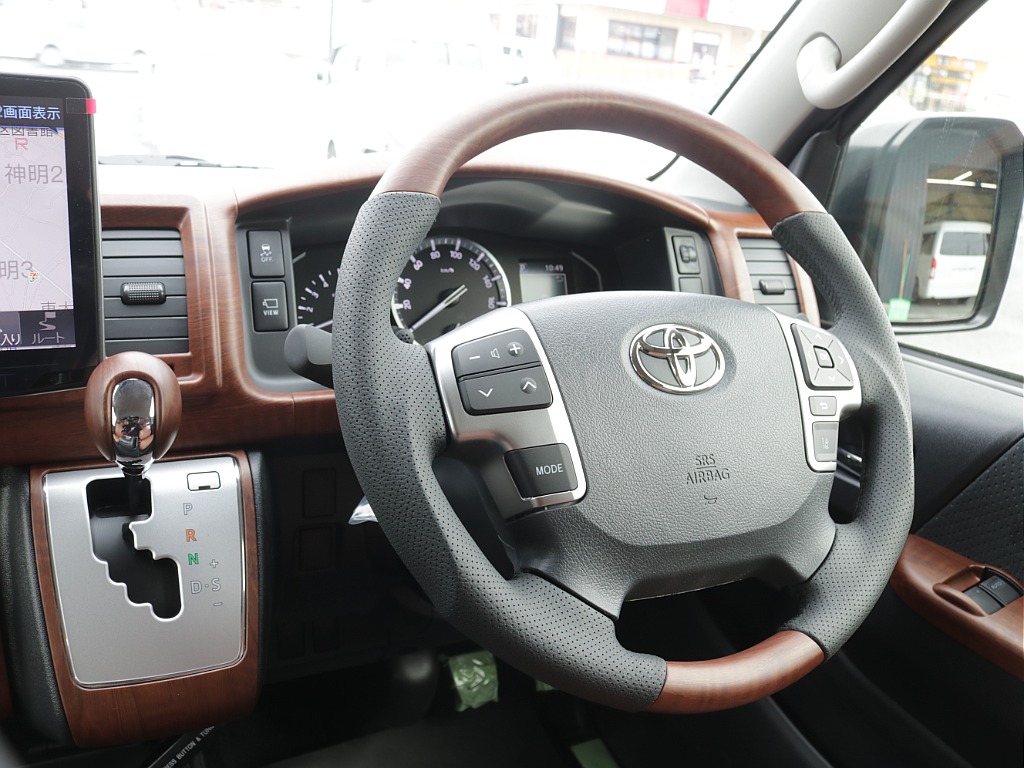 令和８年式ハイエースＶアースカラーパッケージＲＥクラシック丸目ライトフェイスチェンジ済み！新品オリジナルフロントバンパー新品オリジナルオーバーフェンダー新品ＬＥＤテールライト新品ＢＩＧ－Ｘ１１インチ！