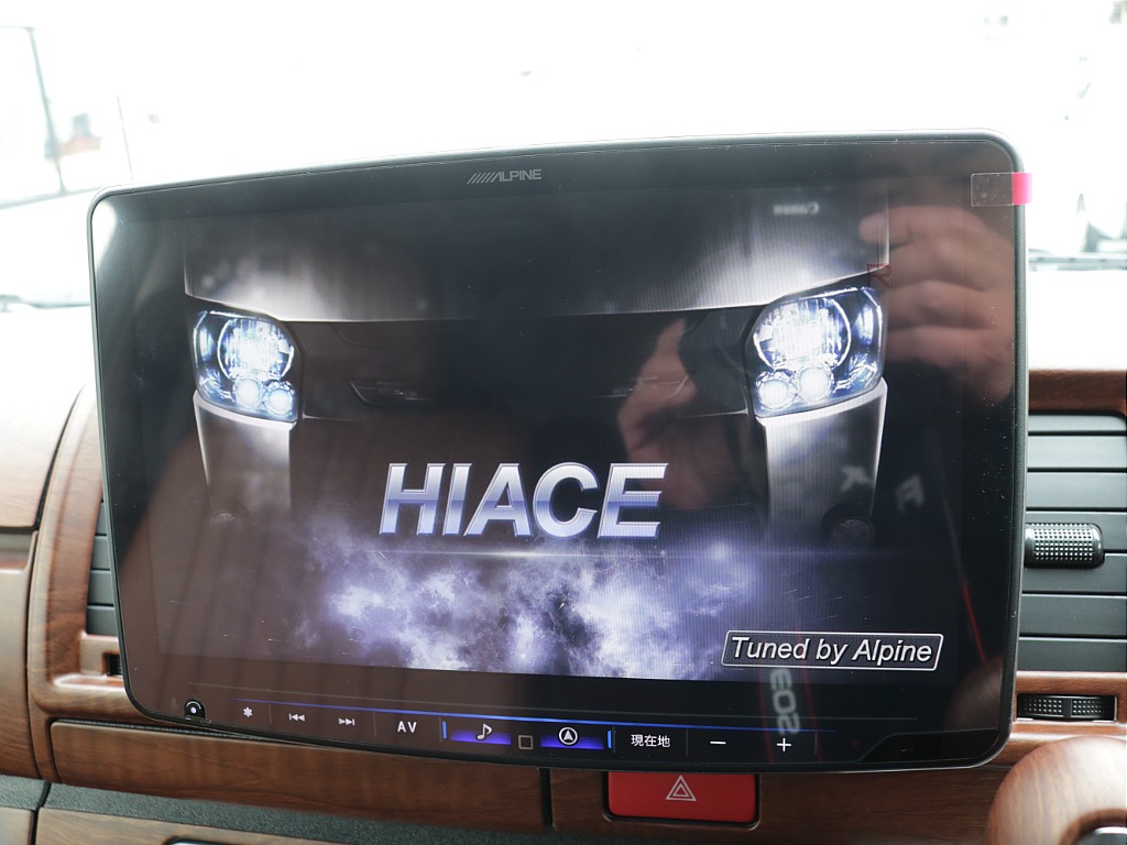 令和８年式ハイエースＶアースカラーパッケージＲＥクラシック丸目ライトフェイスチェンジ済み！新品オリジナルフロントバンパー新品オリジナルオーバーフェンダー新品ＬＥＤテールライト新品ＢＩＧ－Ｘ１１インチ！