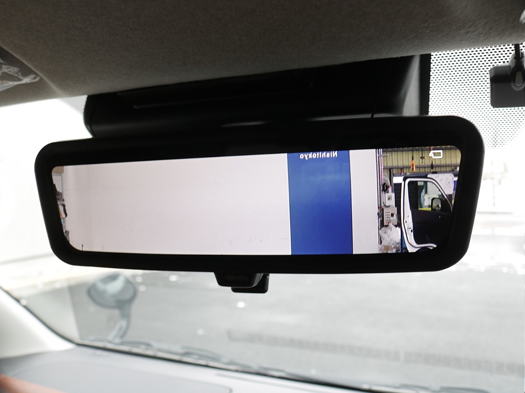 令和８年式ハイエースＶアースカラーパッケージＲＥクラシック丸目ライトフェイスチェンジ済み！新品オリジナルフロントバンパー新品オリジナルオーバーフェンダー新品ＬＥＤテールライト新品ＢＩＧ－Ｘ１１インチ！