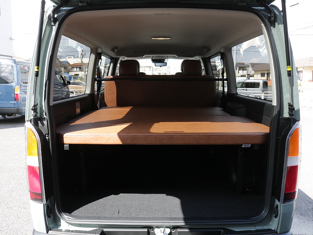 令和８年式ハイエースＶアースカラーパッケージＲＥクラシック丸目ライトフェイスチェンジ済み！新品オリジナルフロントバンパー新品オリジナルオーバーフェンダー新品ＬＥＤテールライト新品ＢＩＧ－Ｘ１１インチ！