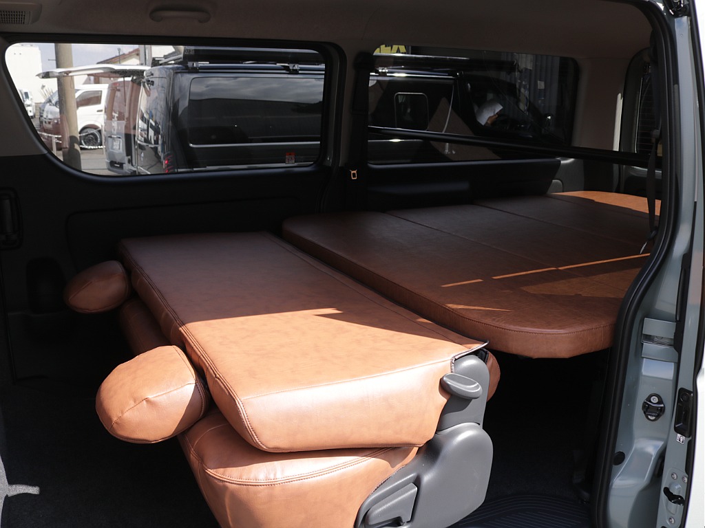 令和８年式ハイエースＶアースカラーパッケージＲＥクラシック丸目ライトフェイスチェンジ済み！新品オリジナルフロントバンパー新品オリジナルオーバーフェンダー新品ＬＥＤテールライト新品ＢＩＧ－Ｘ１１インチ！