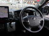 令和６年式ハイエースワゴンＧＬ４ＷＤファミリーに好評のリラクシングシートアレンジ施工済み！オリジナルフロントスポイラーオリジナル１７インチアルミオリジナルＬＥＤテールアルパインＢＩＧ－Ｘ１１インチ装備